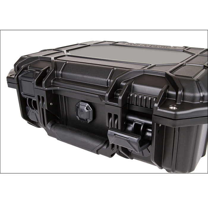AS1209 Atlas 12 - close-up of latches and handle
