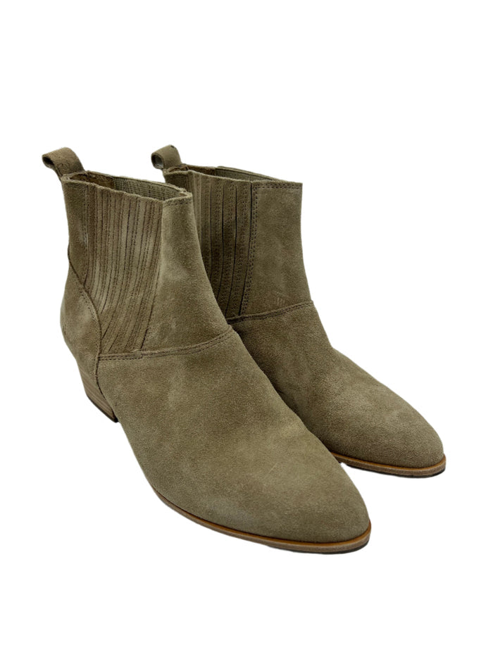 Boots By Hush Puppies In Taupe, Size: 9.5