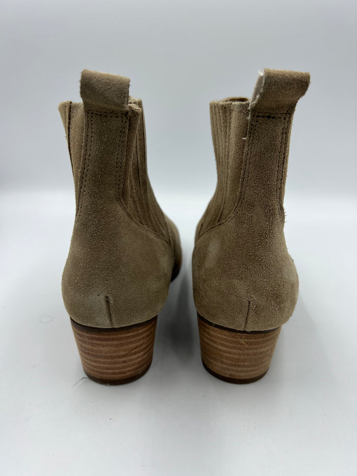 Boots By Hush Puppies In Taupe, Size: 9.5