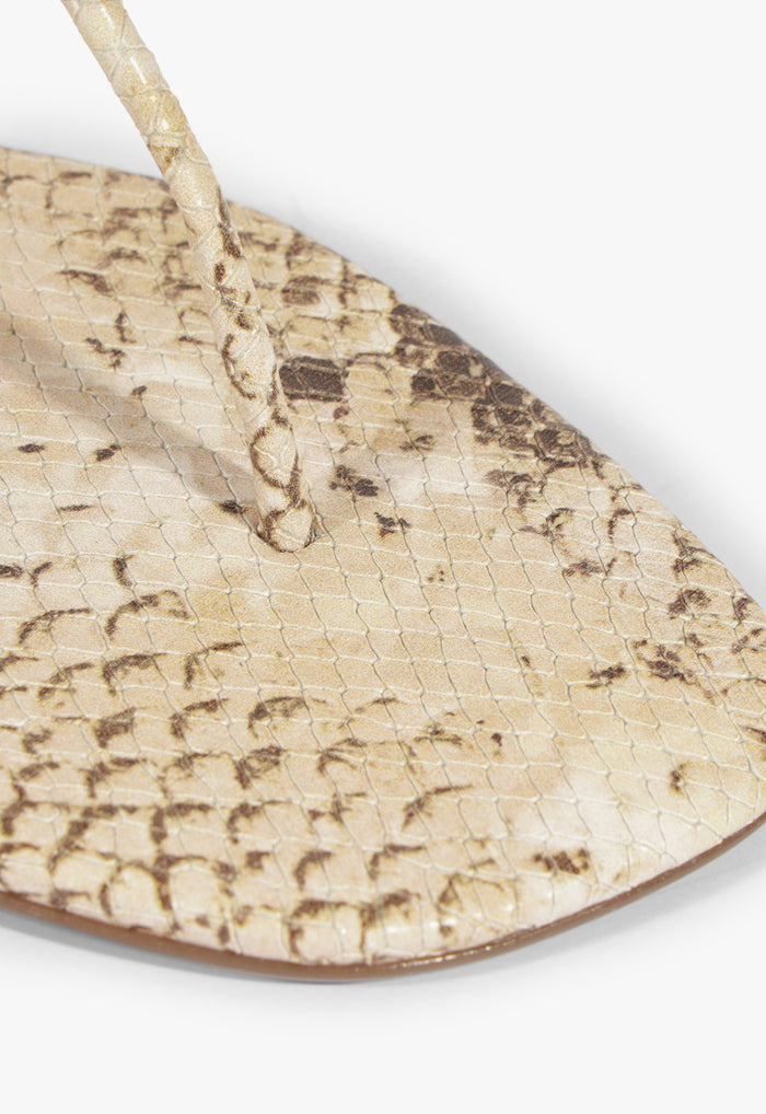 Elsha Flat Sandal - Schutz Shoes