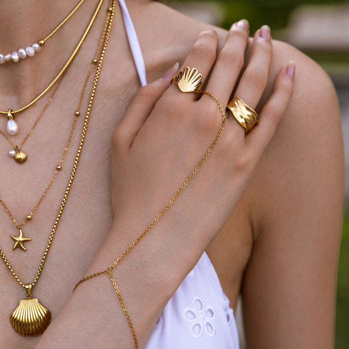 Esther Hand Chain Gold