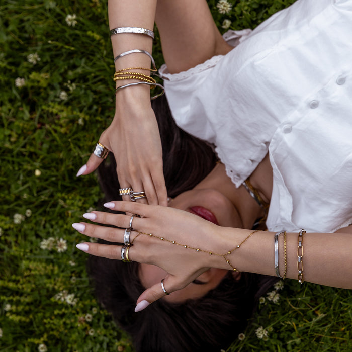 Josephine Hand Chain Gold