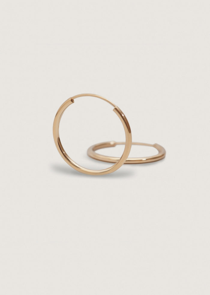 alt="Lightweight Hoop Earrings - Medium"