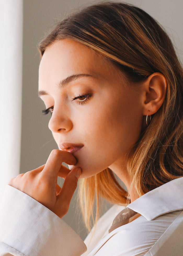 alt="Lightweight Hoop Earrings - Medium"