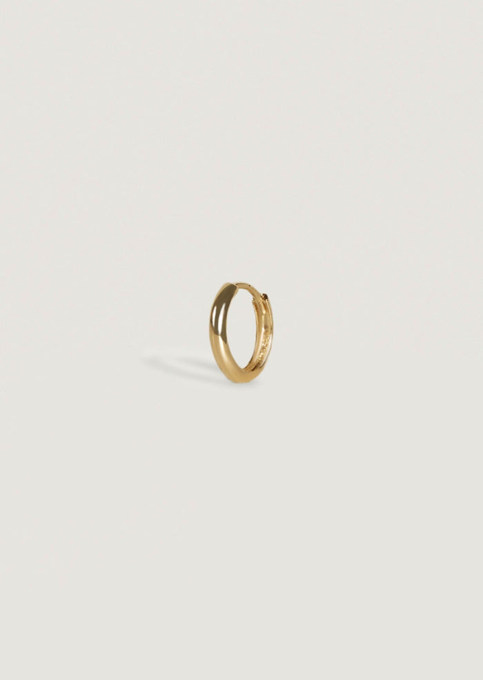 alt="Petite Hoop Huggie Earrings"