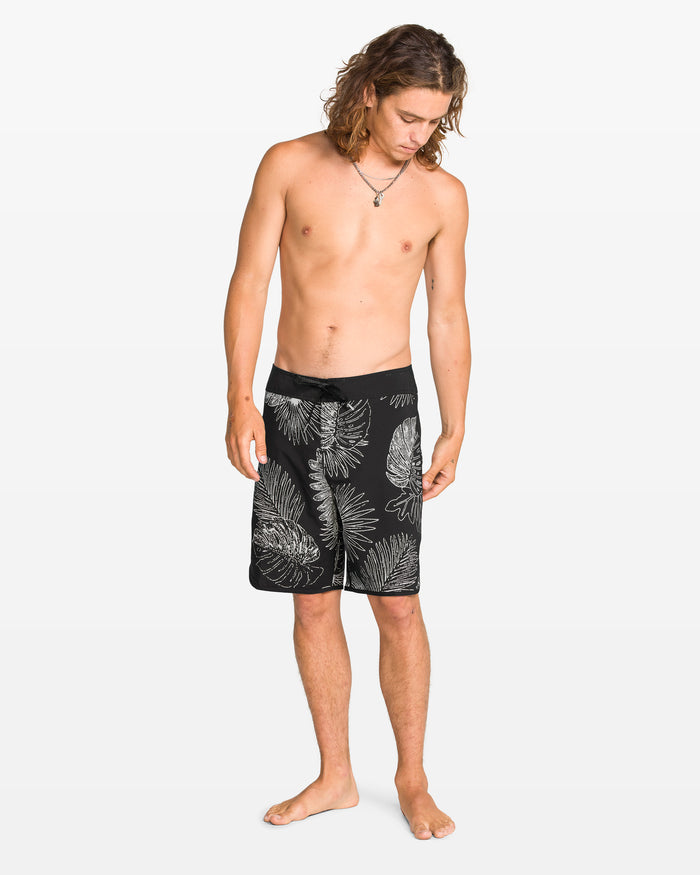 Scallop Mod 19" Boardshort - Black