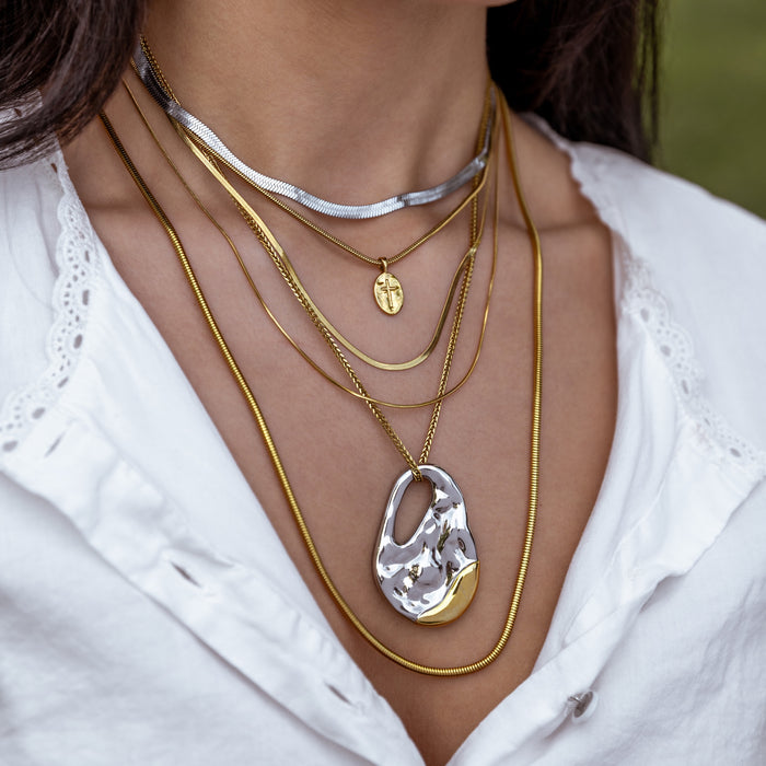 Stillness Necklace Gold