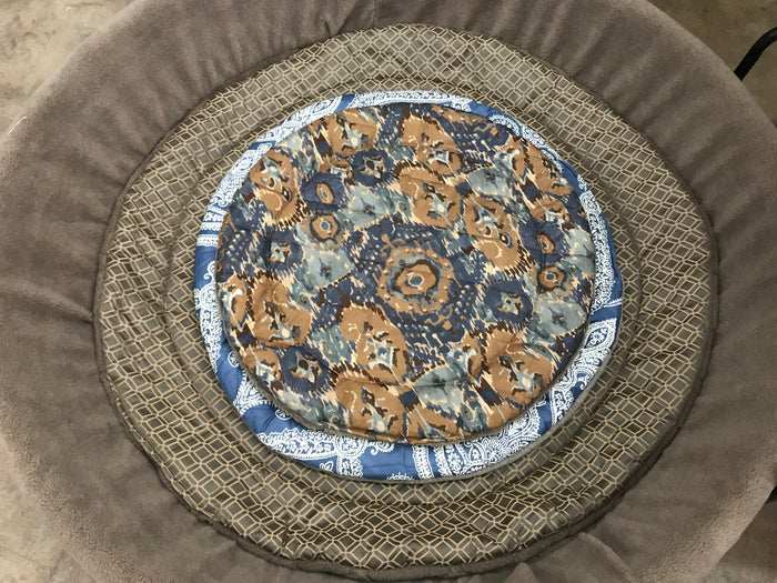 Fms Dog Beds whelping pool cover, a soft dog bed with waterproof cover designed for puppies and small dogs.