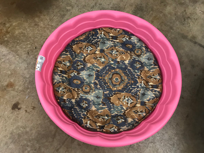 Fms Dog Beds whelping pool cover, soft and durable dog bed cover for whelping pools, in neutral fabric with reinforced edges.